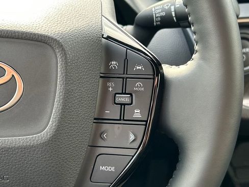 Used 2025 Toyota Prius XLE image 38