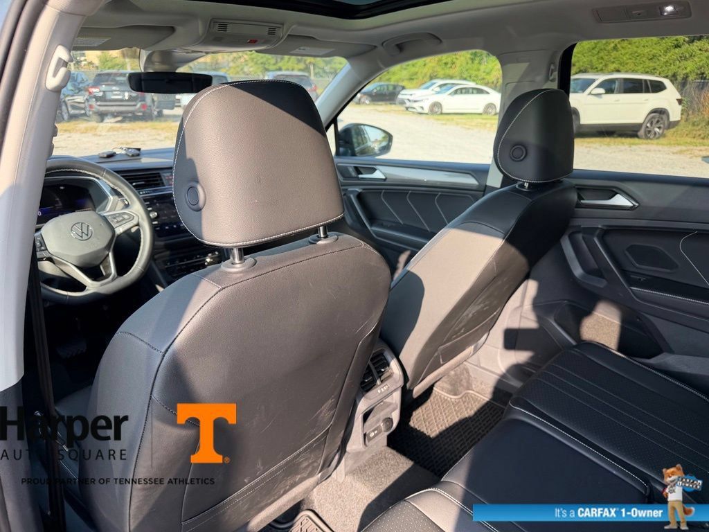Used 2024 Volkswagen Tiguan SE w/ Panoramic Sunroof Package FWD image 10