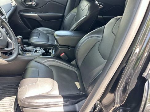 Used 2022 Jeep Cherokee Latitude Lux w/ Mopar Interior Package FWD image 16
