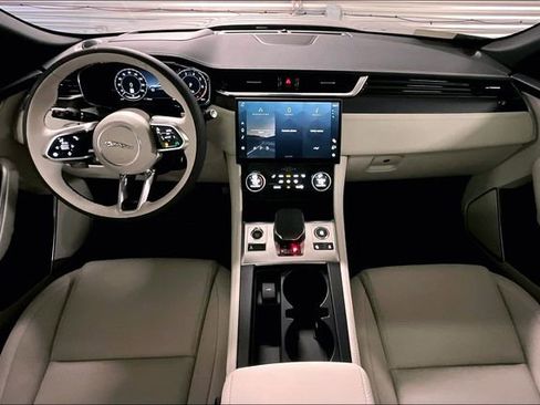 New 2026 Jaguar F-PACE R-Dynamic S image 6