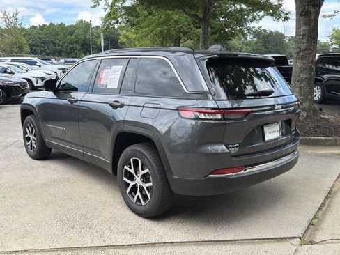 Used 2025 Jeep Grand Cherokee Limited w/ Trailer Tow Package AWD/4WD image 5