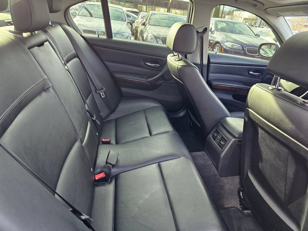 Used 2011 BMW 335i xDrive Sedan AWD/4WD image 12