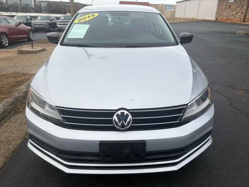 Used 2015 Volkswagen Jetta SE image 2