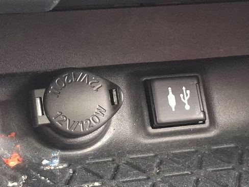 Used 2019 Toyota RAV4 XLE AWD/4WD image 16
