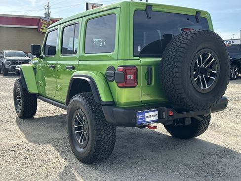 Used 2025 Jeep Wrangler Unlimited Rubicon AWD/4WD image 8