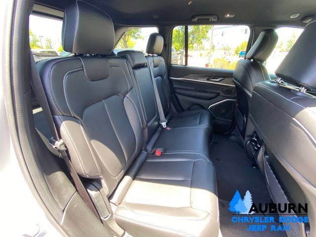 Used 2026 Jeep Grand Cherokee Limited AWD/4WD image 18