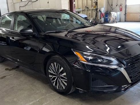 Used 2025 Nissan Altima 2.5 SV image 7