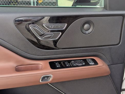 Used 2025 Lincoln Aviator Reserve w/ Illumination Package image 12