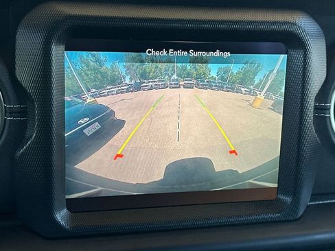 Used 2023 Jeep Wrangler Unlimited Sahara w/ Cold Weather Group AWD/4WD image 17