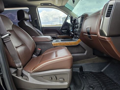 Used 2015 Chevrolet Silverado 1500 High Country w/ High Country Premium Package AWD/4WD image 30