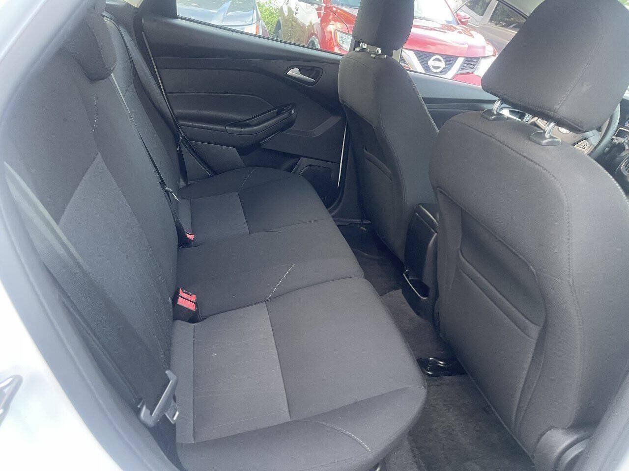 Used 2015 Ford Focus SE FWD image 19