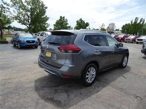 Used 2017 Nissan Rogue SV w/ SV Premium Package FWD image 6
