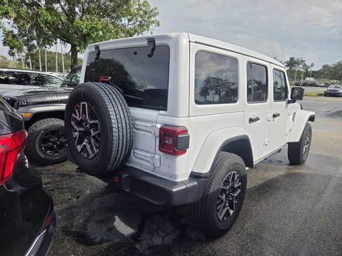 Used 2026 Jeep Wrangler Unlimited Sahara AWD/4WD image 5