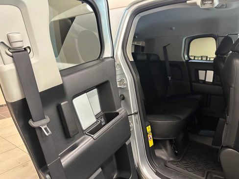 Used 2007 Toyota FJ Cruiser 4WD image 25