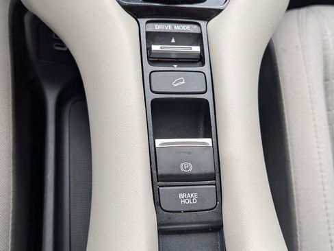 Certified 2025 Honda HR-V LX image 20