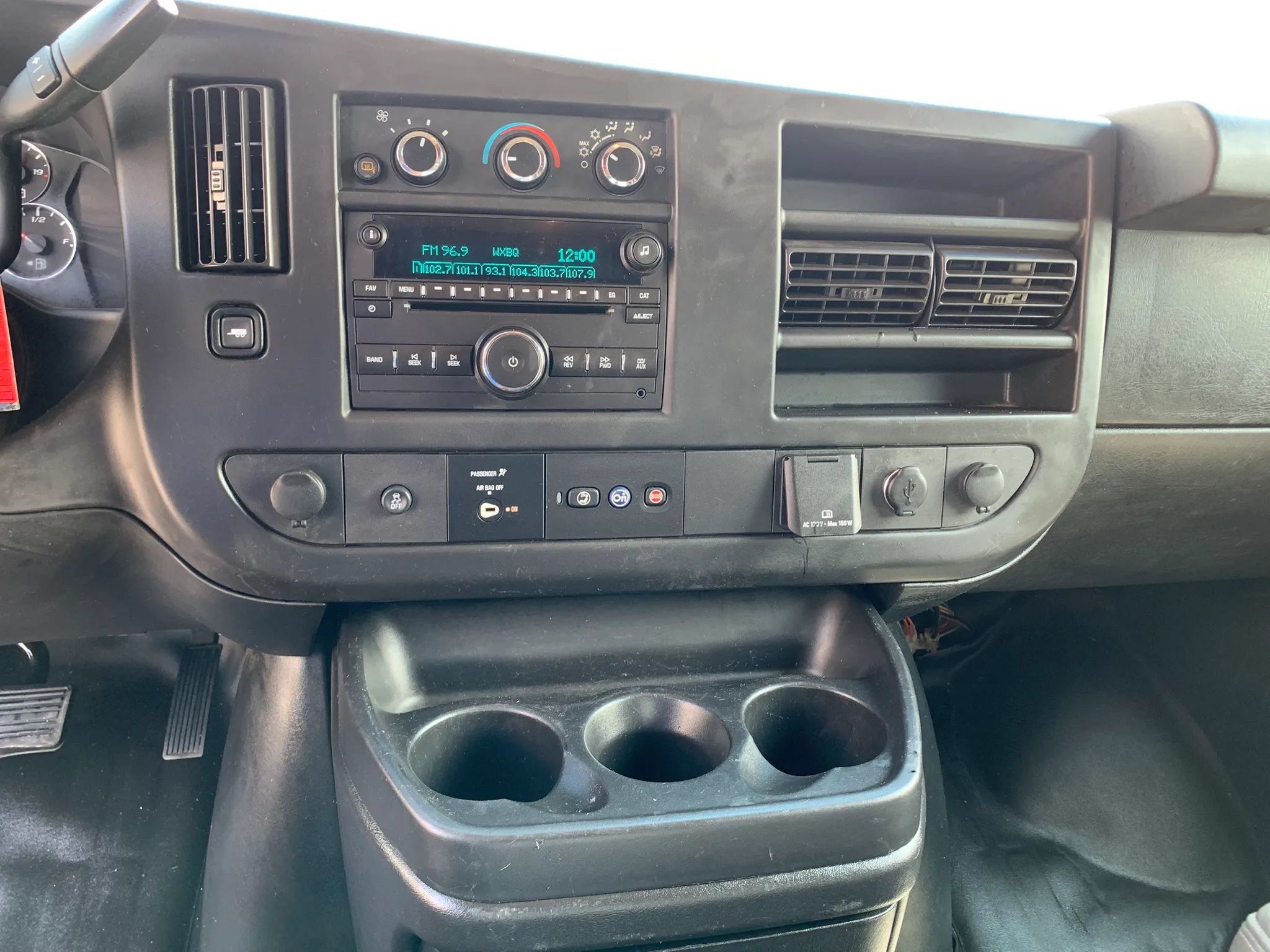 Used 2018 Chevrolet Express 2500 w/ Driver Convenience Package RWD image 15