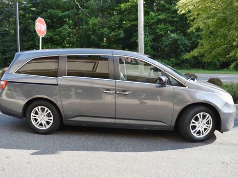 Used 2013 Honda Odyssey EX image 3