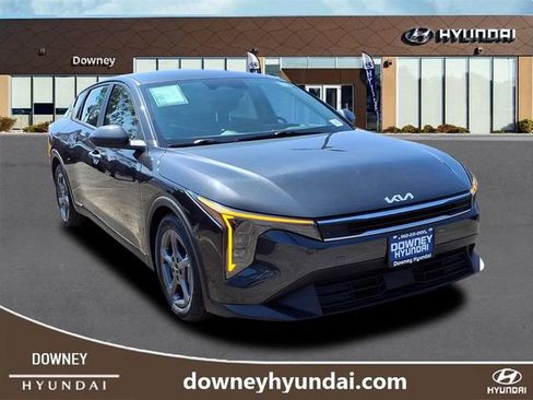 Used 2025 Kia K4 LXS image 3