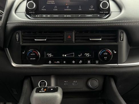 Used 2022 Nissan Rogue S image 25