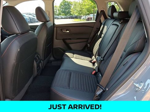 Used 2025 Nissan Rogue SV AWD/4WD image 10
