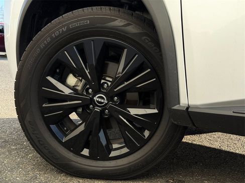 Used 2022 Nissan Rogue SV image 26