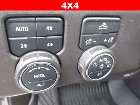 Used 2024 Chevrolet Silverado 1500 LT Trail Boss w/ Convenience Package II AWD/4WD image 28