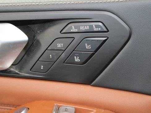 Used 2024 BMW X7 M60i w/ Executive Package image 27