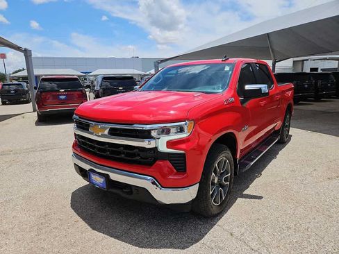 Used 2023 Chevrolet Silverado 1500 LT w/ Z71 Off-Road Package AWD/4WD image 4