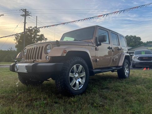 Used 2015 Jeep Wrangler Unlimited Sahara w/ Max Tow Package AWD/4WD image 7