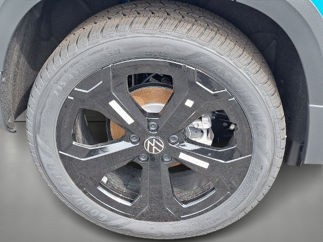 Used 2025 Volkswagen Taos SEL w/ Black Wheel Plus Package AWD/4WD image 8