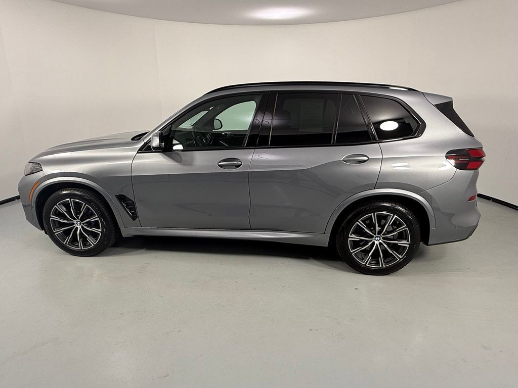 Certified 2025 BMW X5 xDrive40i w/ M Sport Package AWD/4WD image 5