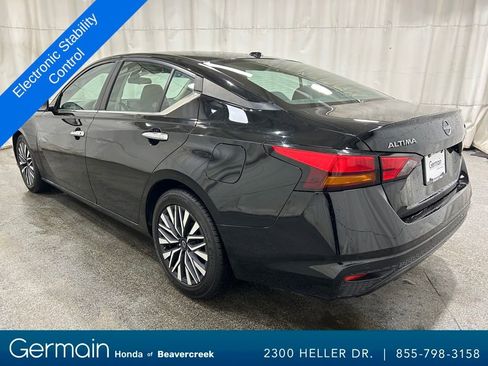Used 2023 Nissan Altima 2.5 SV image 7