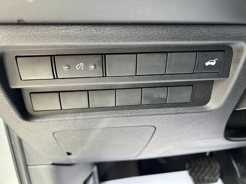 Used 2025 Mitsubishi Outlander SE AWD/4WD image 28
