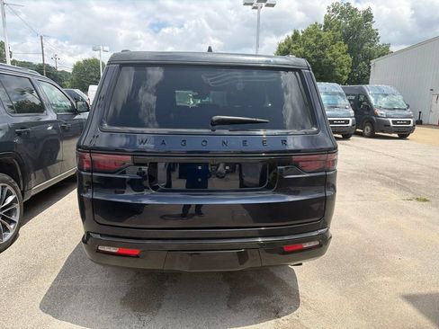 Used 2025 Jeep Wagoneer Series II AWD/4WD image 4