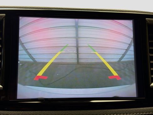 Used 2024 Chrysler Pacifica Select image 17