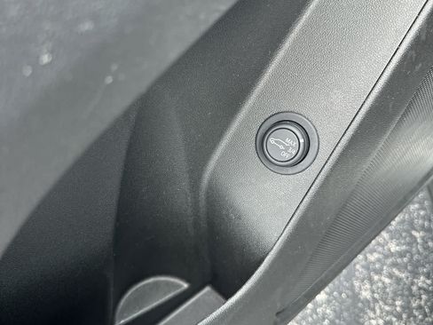 Used 2024 Chevrolet Equinox LT FWD image 17