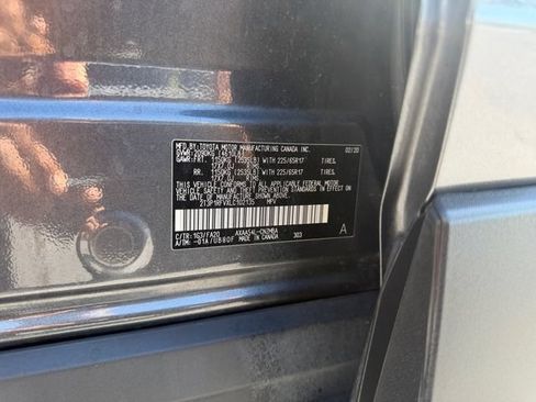 Used 2020 Toyota RAV4 XLE AWD/4WD image 24