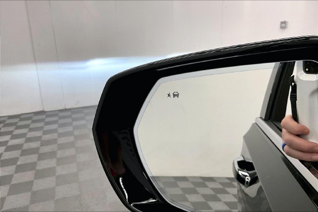 Used 2026 GMC Yukon Denali w/ Sun & Power Step Package AWD/4WD image 32