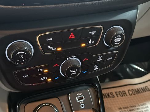 Used 2018 Jeep Compass Limited w/ Navigation Group AWD/4WD image 19