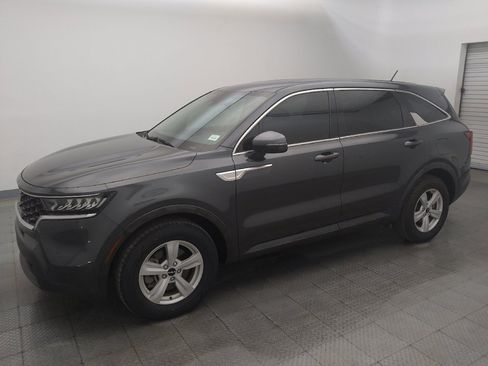 Used 2022 Kia Sorento LX FWD image 2