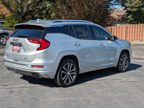 Used 2020 GMC Terrain Denali w/ Denali Premium Package image 8