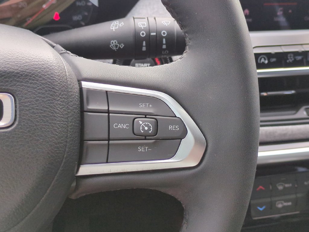 Used 2023 Jeep Compass Latitude w/ Convenience Group AWD/4WD image 23
