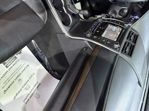 Used 2017 Toyota Camry XLE image 30