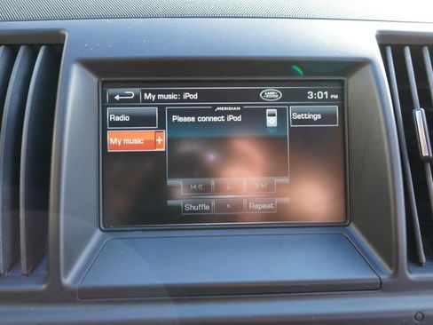 Used 2013 Land Rover LR2 image 38