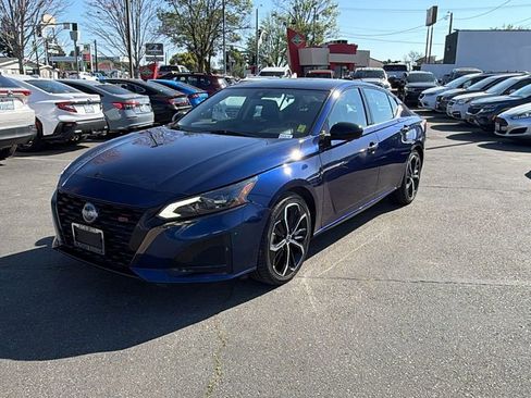 Used 2023 Nissan Altima 2.5 SR image 1