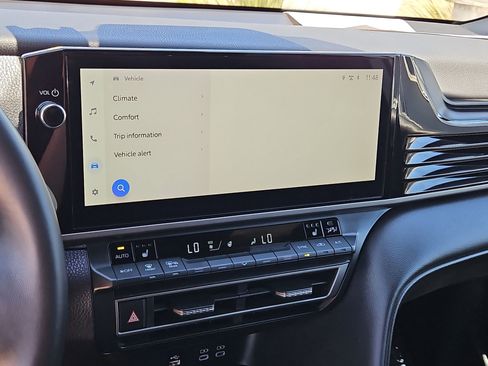Used 2025 Toyota Camry XSE FWD image 17