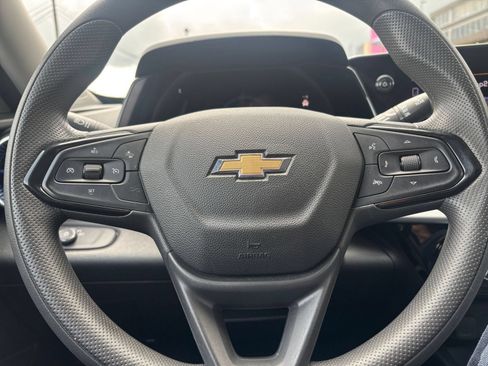 Used 2025 Chevrolet Trax LT FWD image 27