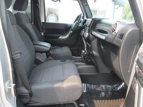 Used 2011 Jeep Wrangler Unlimited Sahara w/ Dual Top Group AWD/4WD image 13