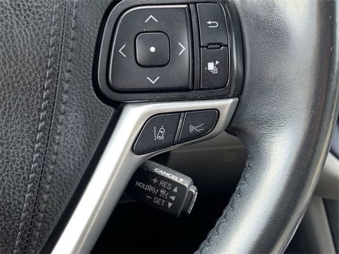 Used 2019 Toyota Highlander XLE image 29