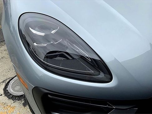 New 2025 Porsche Macan image 18